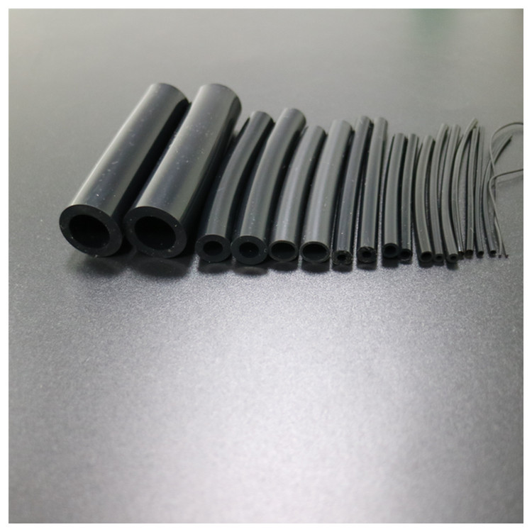 傳輸溶劑怕靜電起火？嶸牌導(dǎo)靜電硅膠軟管，化工/粉體輸送安全優(yōu)選！